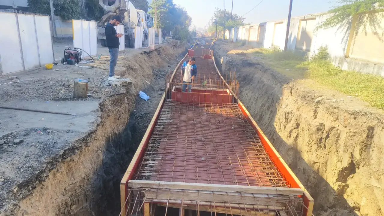 Reinforced cement concrete (RCC) storm water drain construction by CIP
