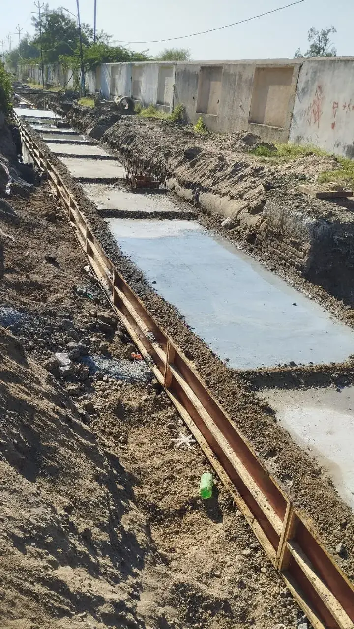 Reinforced cement concrete (RCC) storm water drain construction by CIP