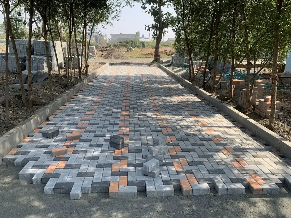 Heavy-duty interlocking paver block road construction by CIP